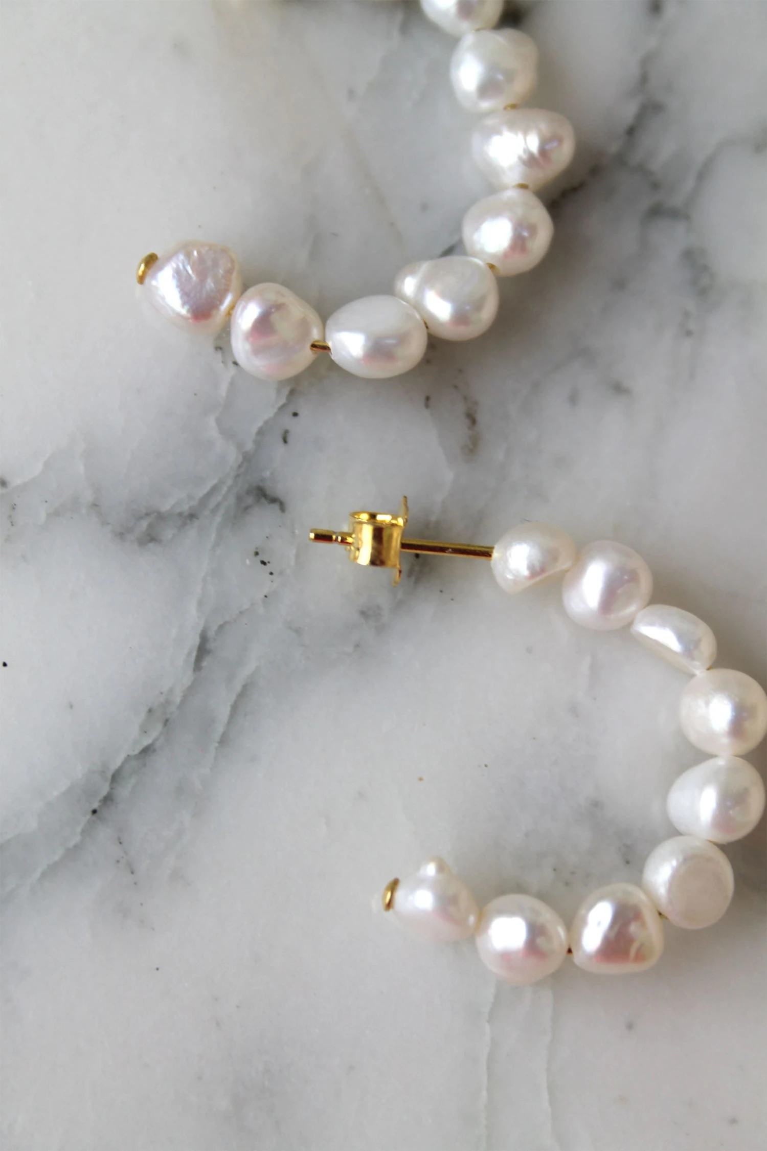 Créoles Aela - Plaqué Or Et Perles 2 Créoles Aela - Plaqué Or Et Perles – Image 2