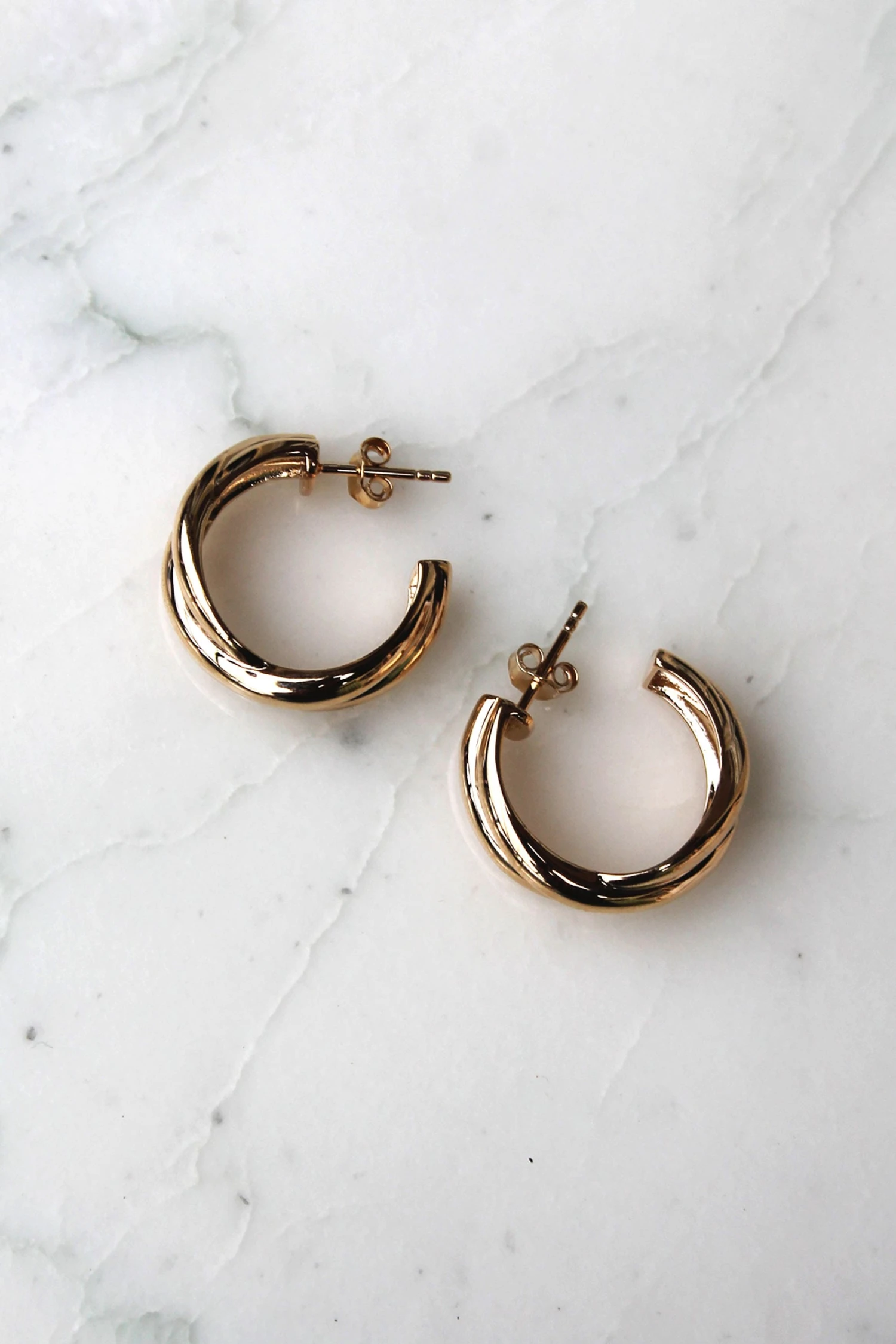 Créoles June - Plaqué Or 2 Créoles June - Plaqué Or – Image 2